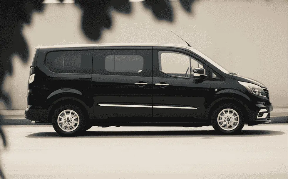 Why Choose a Minivan Airport Taxi for Your Next Trip?